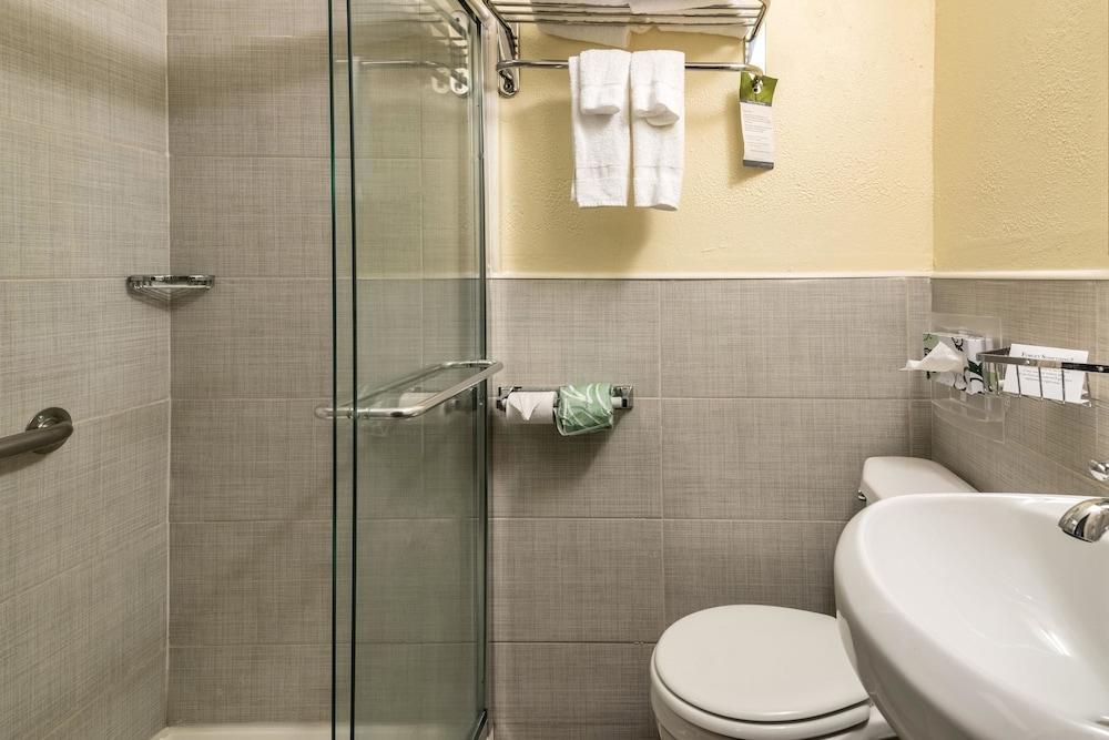 Econo Lodge Сейнт Олбънс Екстериор снимка